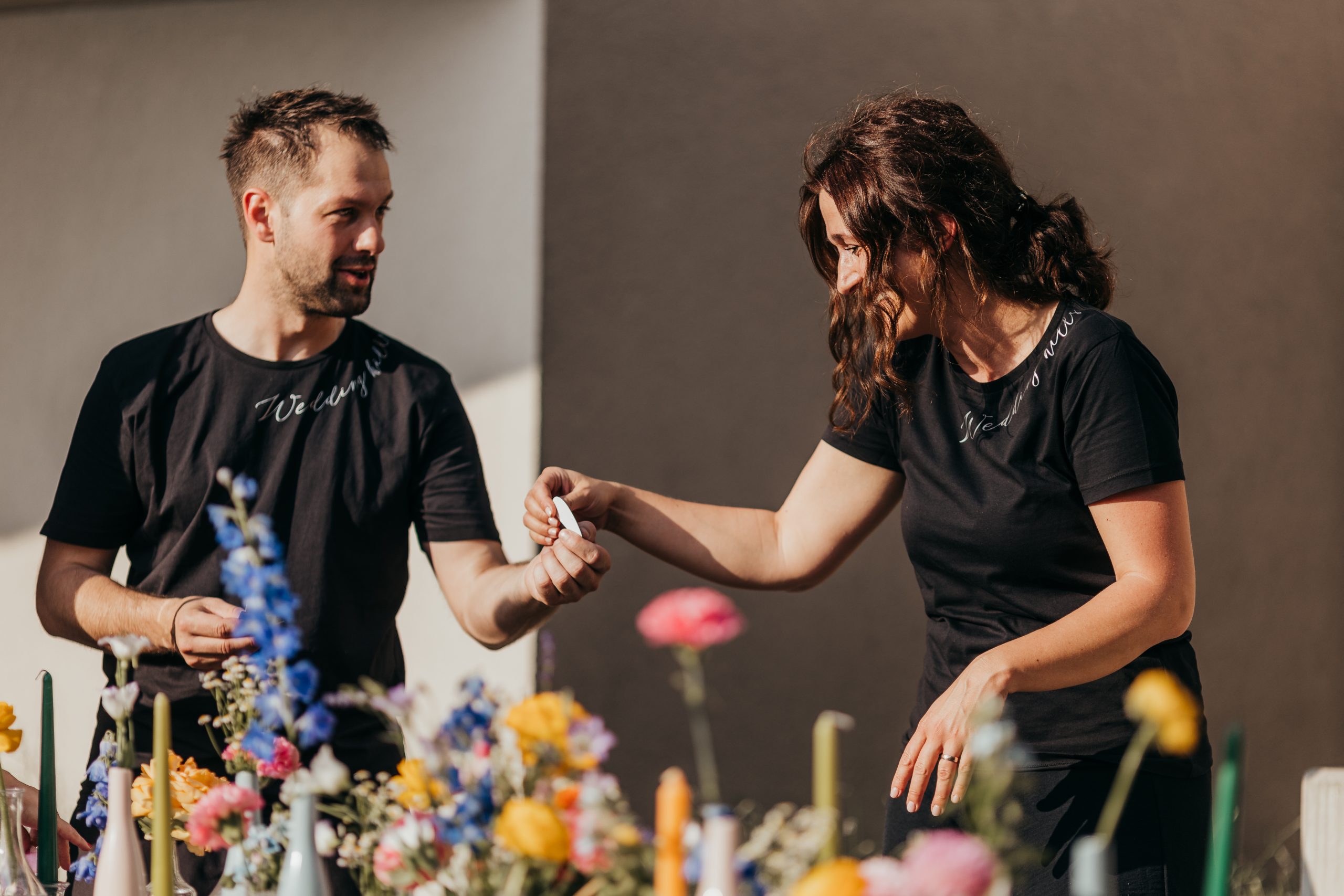 Za zabavo, hrano in pijačo skrbita ona dva.